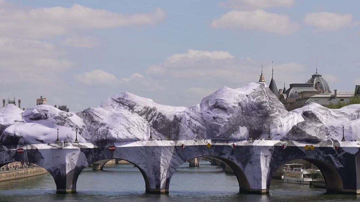 L'artiste JR transforme le Pont-Neuf en caverne platonicienne