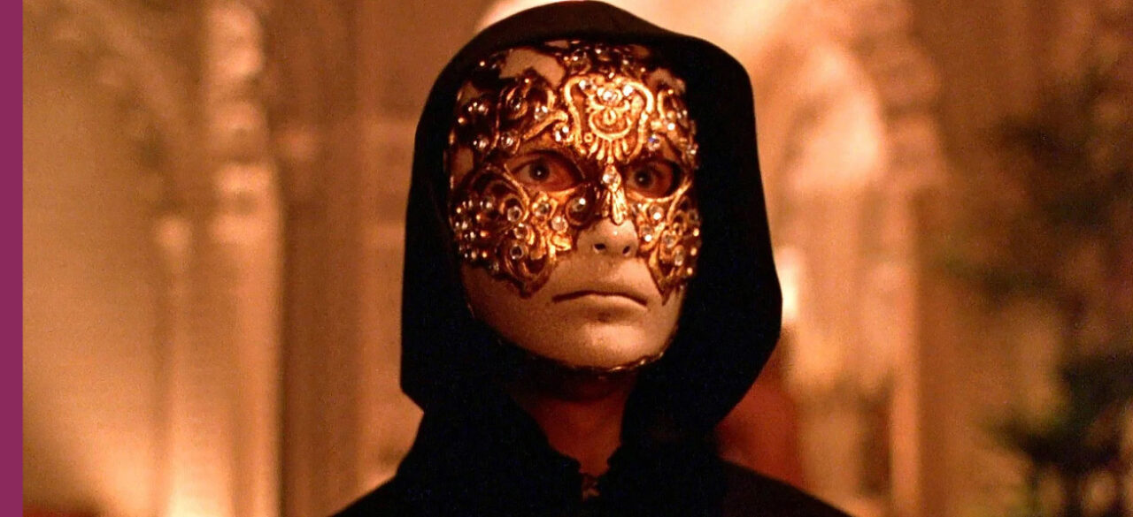 "J'ai eu honte de moi quand j'ai réalisé que la vie était un bal masqué et que j'y étais avec mon vrai visage" (Kafka)