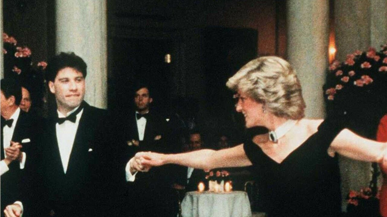 Tanti auguri John Travolta, il divo che ha fatto ballare una generazione (e volteggiare Lady Diana) (“Joyeux anniversaire John Travolta, la star qui a fait danser une génération (et virevolter Lady Diana)”