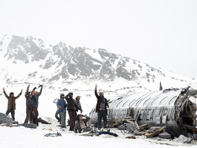 Il miracolo delle Ande : la storia dell’aereo schiantatosi nel 1972. « Cannibali per sopravvivere » (“Le miracle des Andes : l’histoire de l’avion qui s’est écrasé en 1972. « Cannibales pour survivre »”)